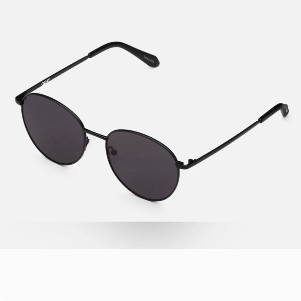 Quay LOOP ME IN black circle frame‎ sunglasses new with canvas pouch